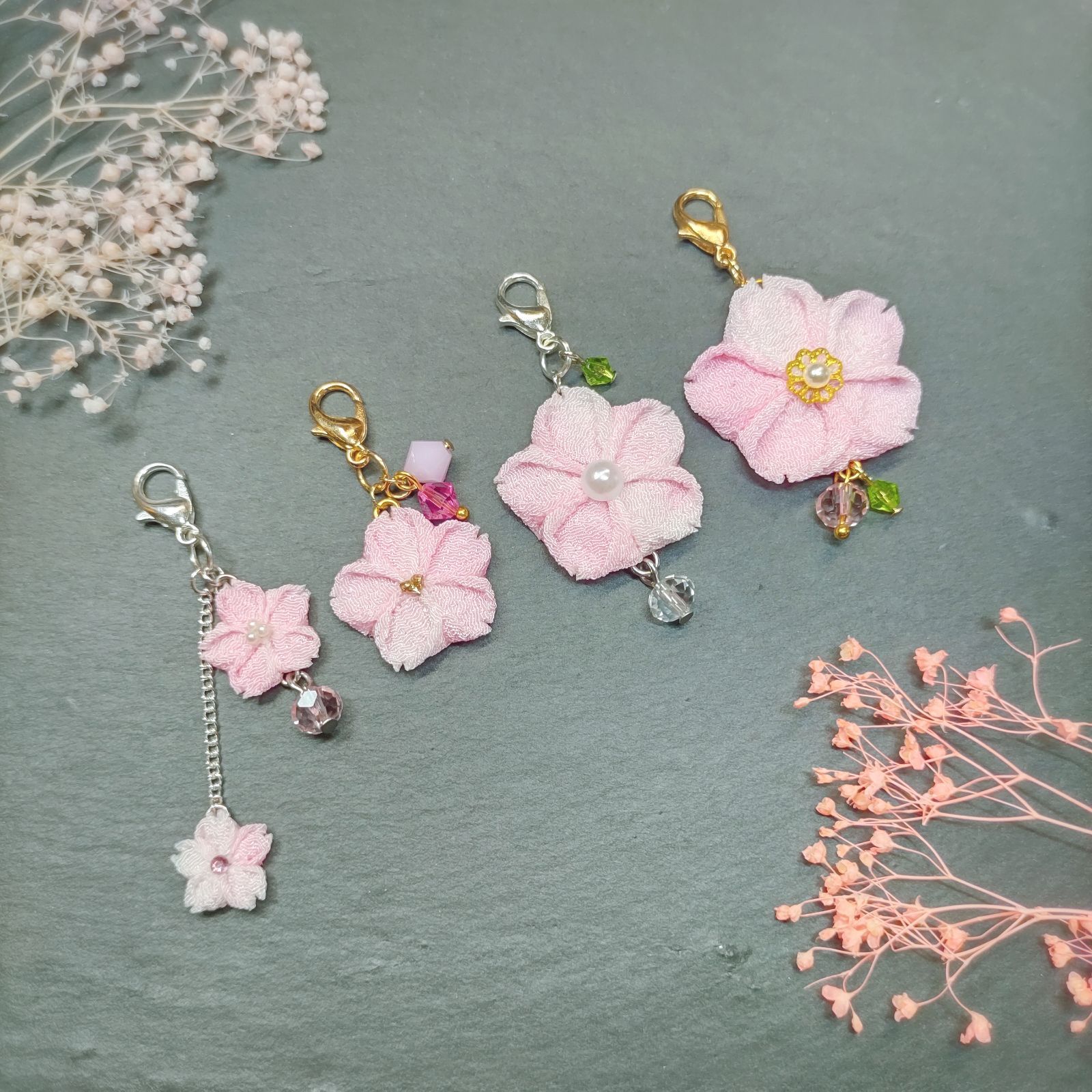 つまみ細工アクセサリー【桜チャーム】 - メルカリ