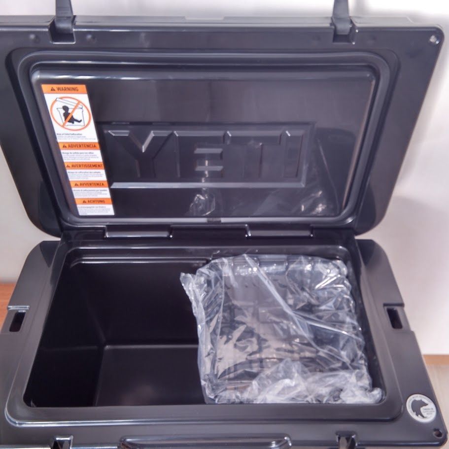 YETI - イエティ　タンドラ45　限定ブラック　クーラーボックス Amazon | [イエティ] クーラーボックス Tundra 45 タンドラ Charcoal