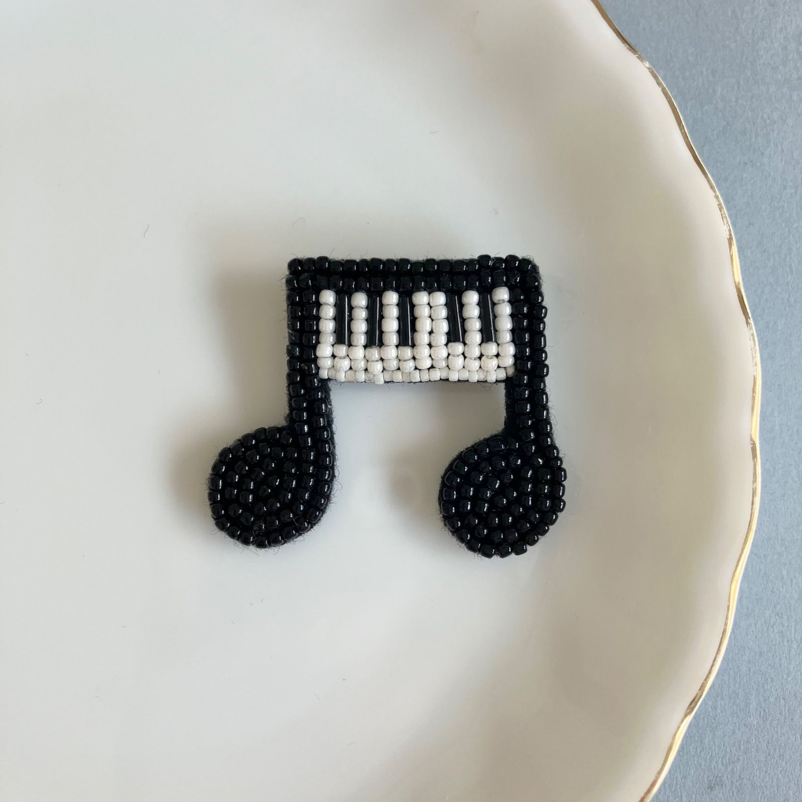 ビーズ刺繍ブローチ☆ト音記号完成よ | Beady☆C ビーズ刺繍