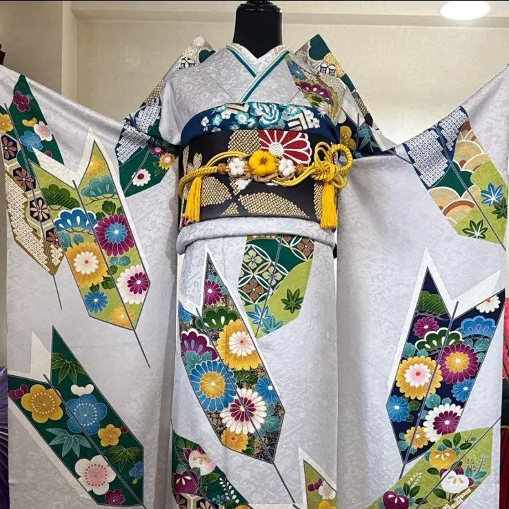 豪華振袖フルセット(7点)・古典柄・矢羽・松竹梅・菊・金彩・正絹・ガード加工済 豪華振袖フルセット(7点)・古典柄・矢羽・松竹梅・菊・金彩