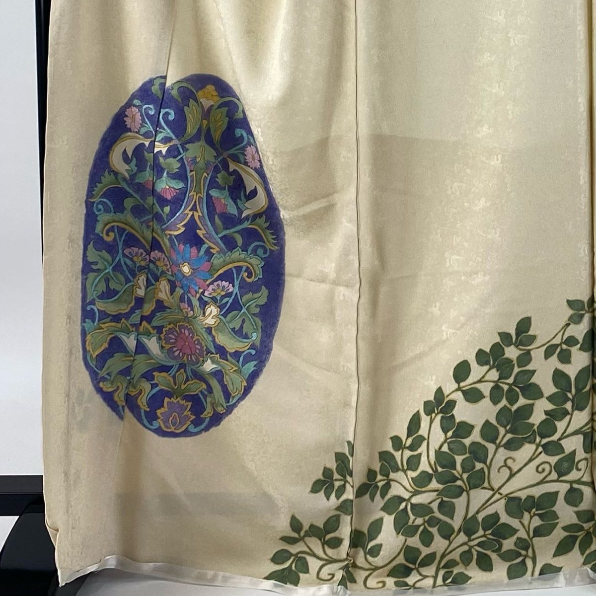 付下げ 身丈170.5cm 裄丈69.5cm 未仕立て 仮絵羽 草花 地紋 金彩 ベージュ 正絹 秀品