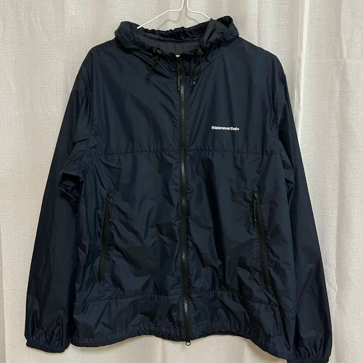 ディスイズネバーザット Tシャツ ライト ウィンドブレーカー