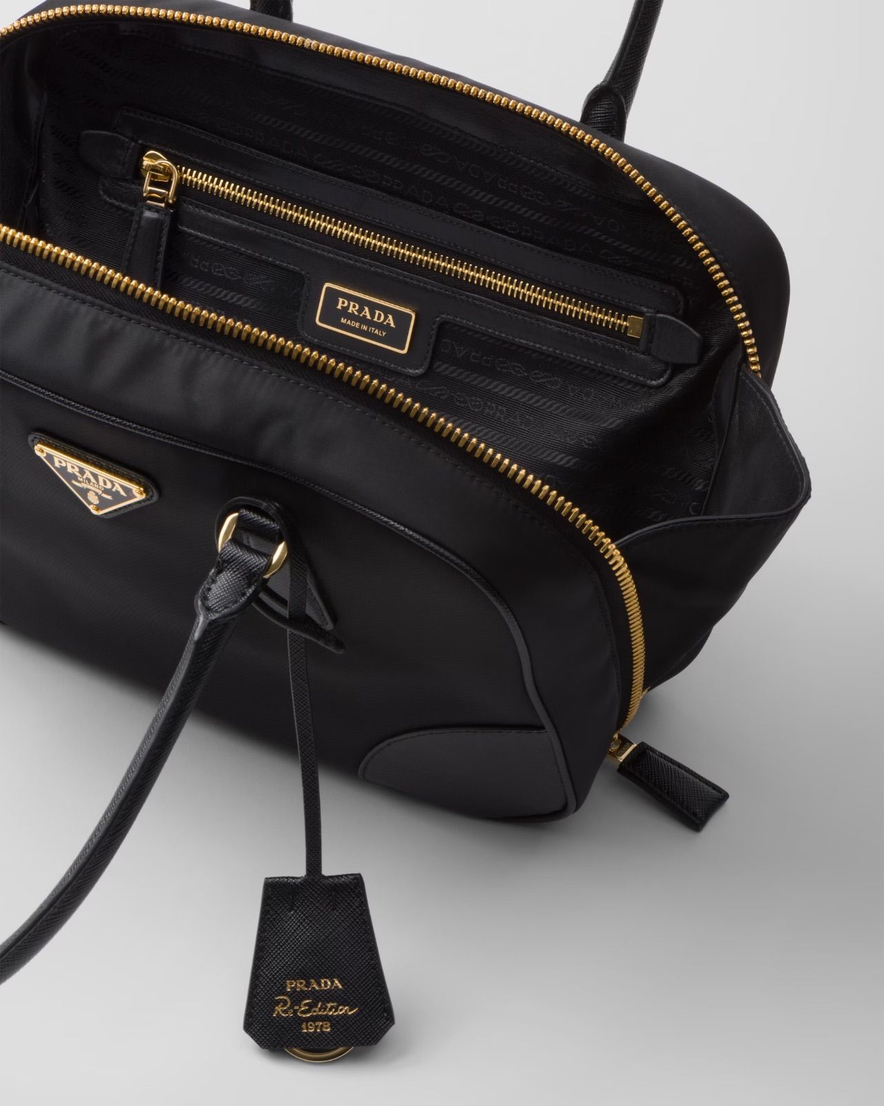 PRADA プラダ Re-Edition 1978 Re-Nylon サフィアーノレザー