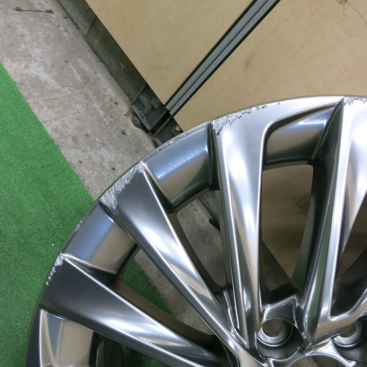 【レクサスesバージョンL専用】18インチ ノイズリダクションアルミホイール 2022年製 新車外し】レクサス ES300h バージョンL 純正 18in 8J+