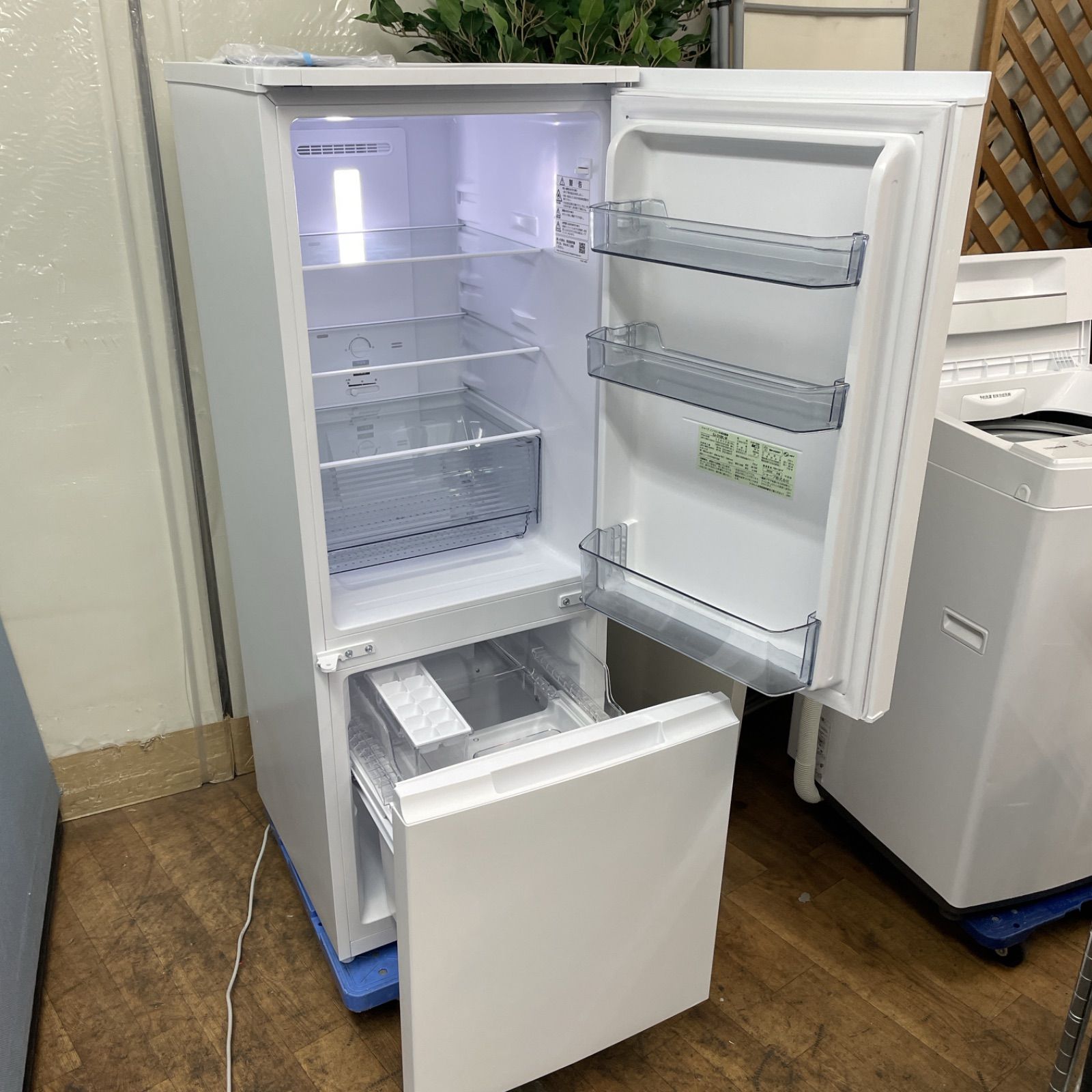 名古屋市内 近郊送料無料 シャープ 2023年製 2ドア 冷凍冷蔵庫 179L シャープ SJD18H 2ドア冷蔵庫 (179L・どっちもドア) ホワイト系