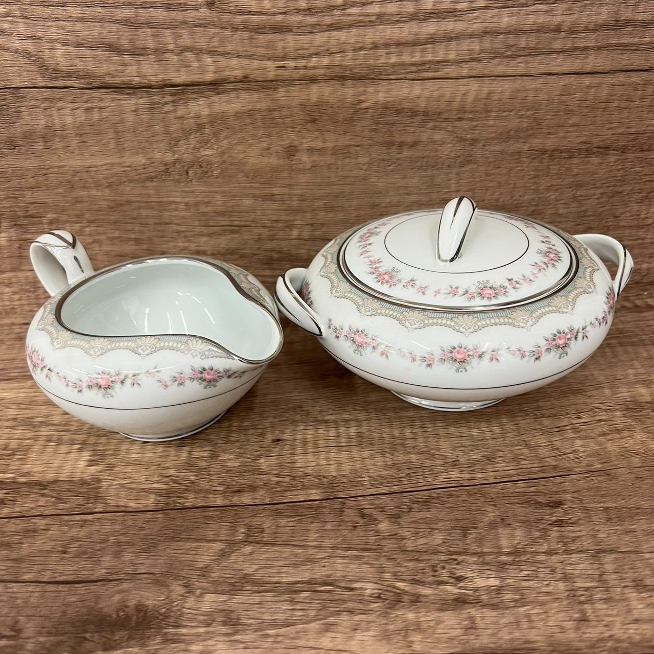 英国Wilmax 食器 白 シュガーボウル&クリーマーセット 32027 2点セット箱入り|インテリアショップ MOBILE  GRANDE～モビリグランデ～ パイン家具、オーク家具、ホワイト家具、シャンデリア専門店 シュガーボウル＆クリーマーセット