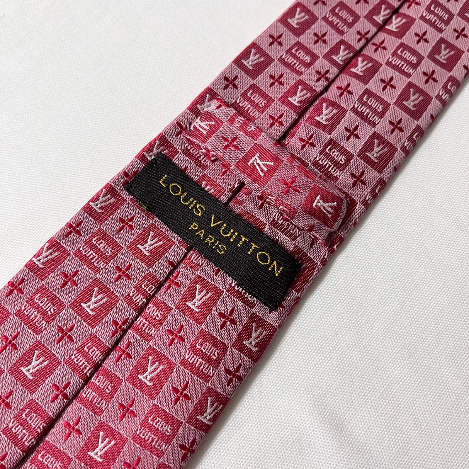 極美品　LOUIS VUITTON ルイヴィトン　ネクタイ　総柄　ピンク　LV ☆ ルイヴィトン LOUIS VUITTON ネクタイ ピンク 総柄 - メルカリ