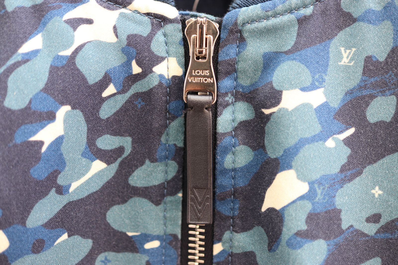 美品ルイヴィトン VOLEZ VOGUEZ VOYAGED カモフラ ジャケット