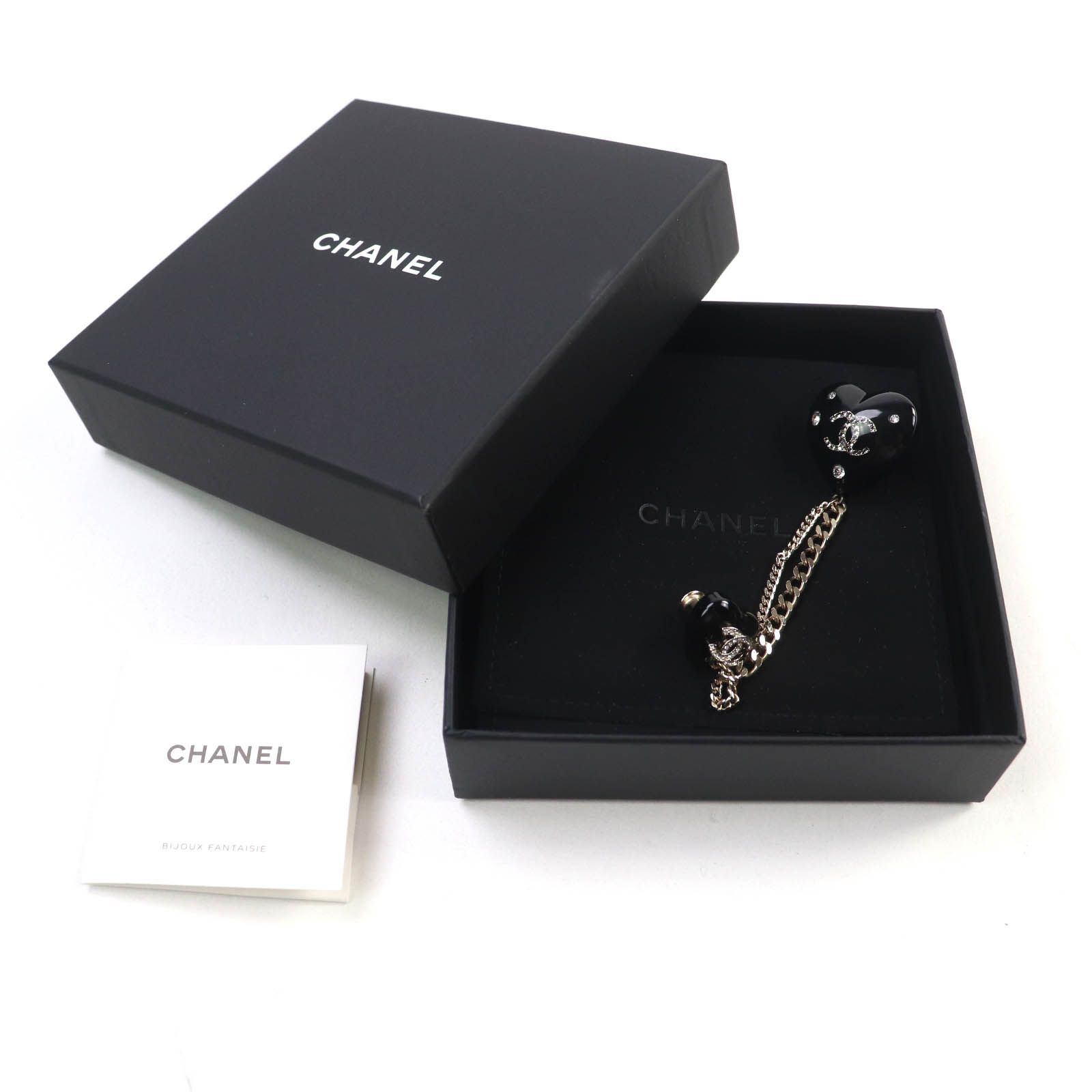 CHANEL シャネル D22B AB9376 ラインストーン ココマーク Wハート チェーン ブローチ ブラック ゴールド金具 箱 ケース付き イタリア製 レディース