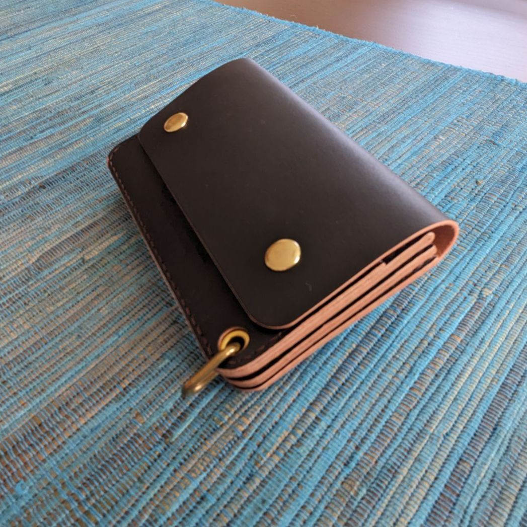 【ハンドメイド】本革 丘染めブラック ミドル トラッカーウォレット 小判かん 丘染めブラック ミドルトラッカーウォレット 3層/小判かん