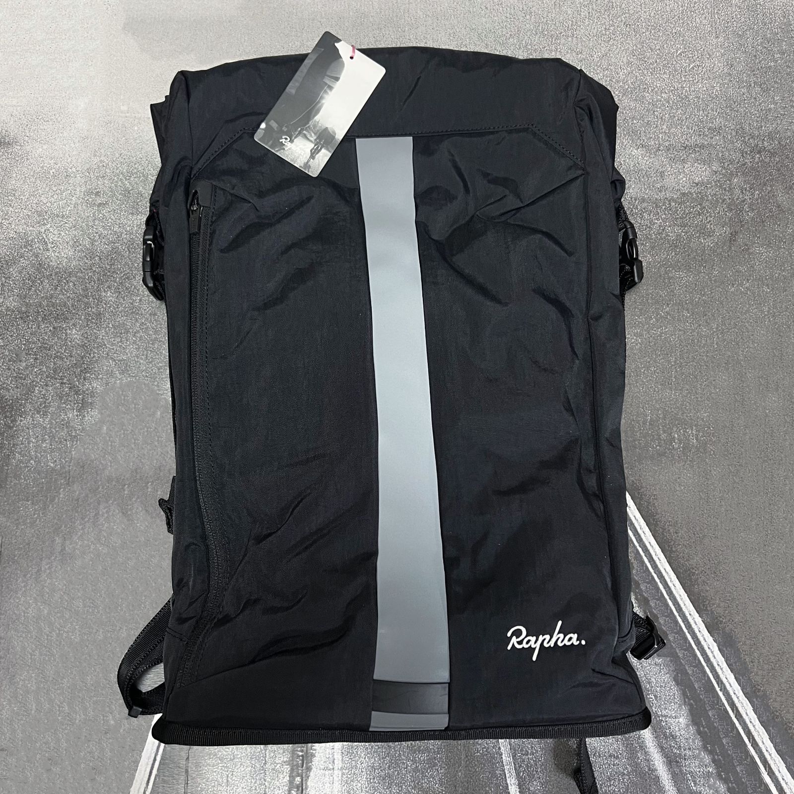 Rapha ラファ] Roll Top Backpack 20リットル ブラック ロール トップ バックパック リュックサック BPK07XX -  メルカリ