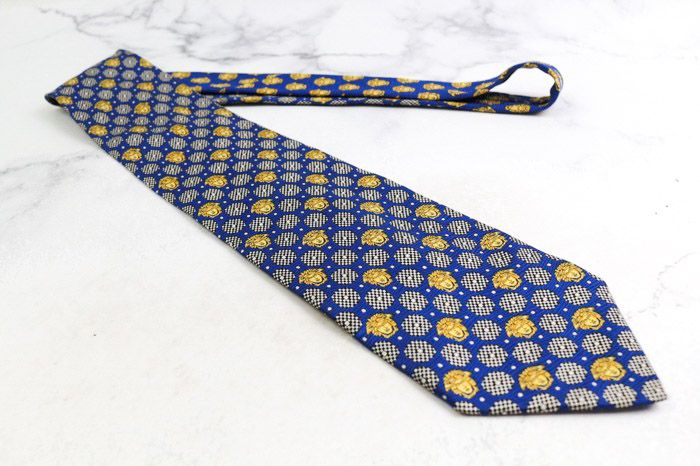 ジャンニヴェルサーチ　ネクタイ　メデューサ　シルク100% 光沢感　美品　ブルー ジャンニヴェルサーチ ネクタイ メデューサロゴ 高級シルク 古着