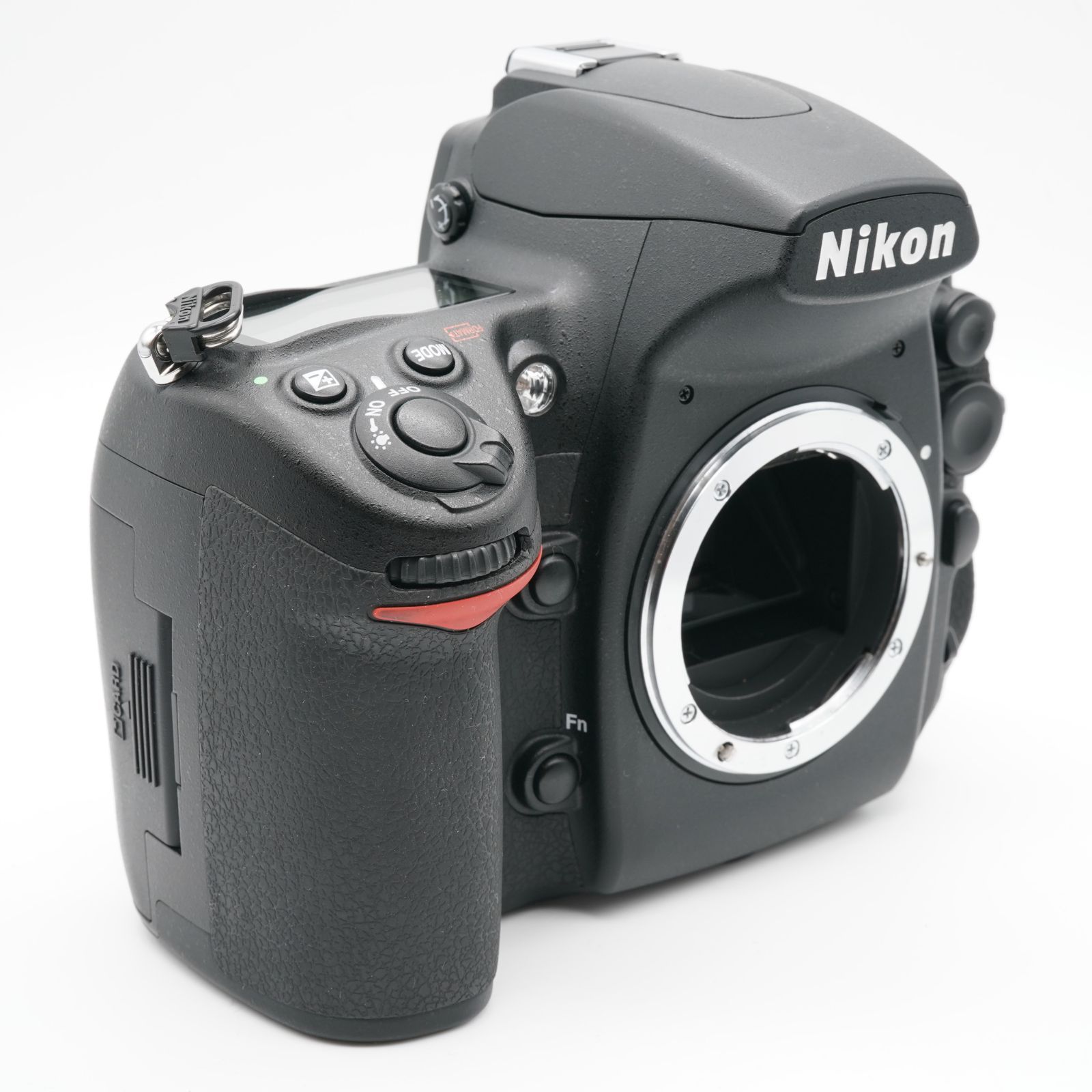 D700