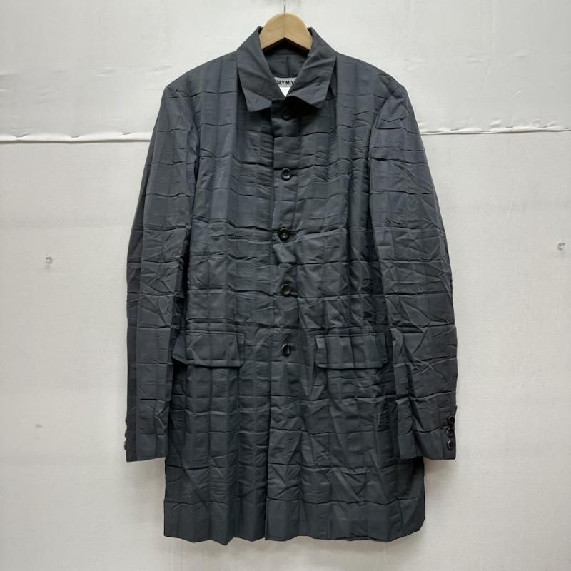 PLEATS PLEASE