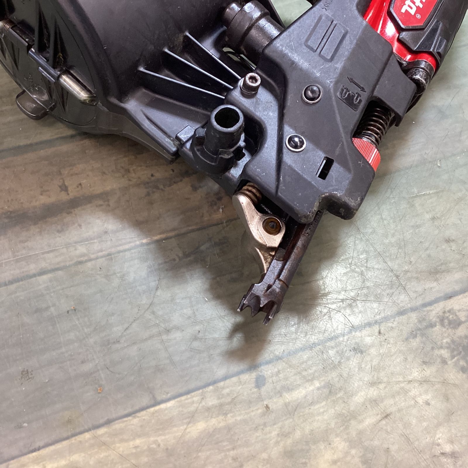 マキタ(makita) 高圧エア釘打ち機 AN933H 【東大和店】 - メルカリ
