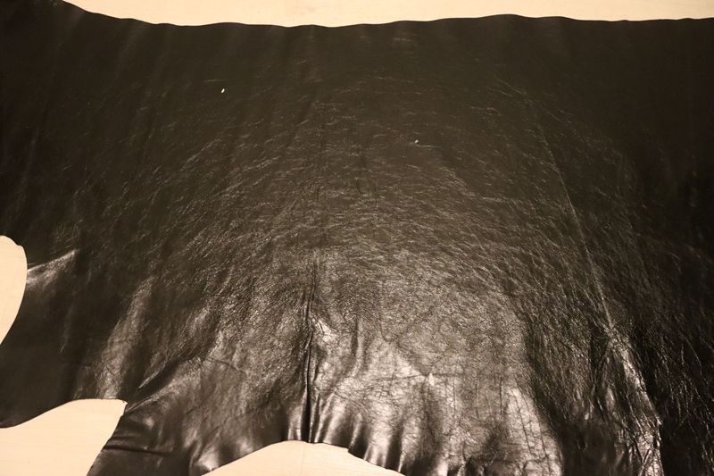 ブラック 170ds コンビヌメ革 牛革 イタリア レザー カゼイン仕上げ はぎれ 一枚革 レザークラフト 革 皮 本革 diy 生地 材料