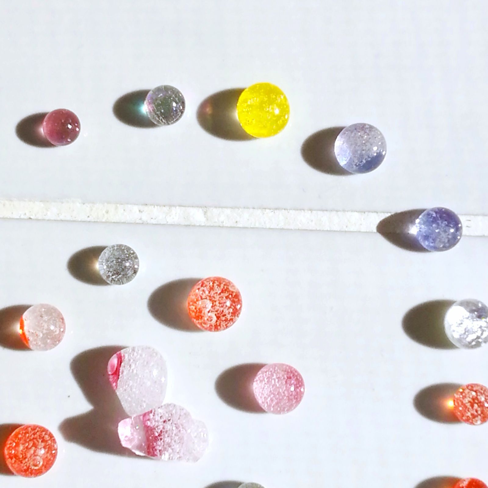 レインボー ピンク 花柄 レース 楕円型 手染めビーズ ペイント 大ぶり ピアス レインボー ピンク 花柄 レース 楕円型 手染めビーズ ペイント 大ぶり