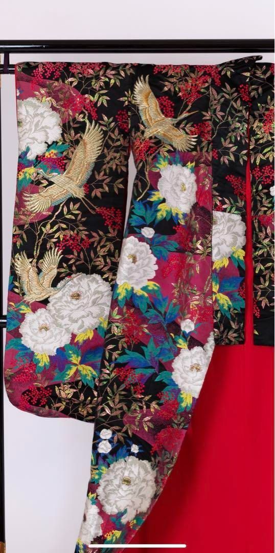 50%OFF! 125,000円→62,500円】花嫁色打掛け 黒色/金刺繍 金鶴/白牡丹 