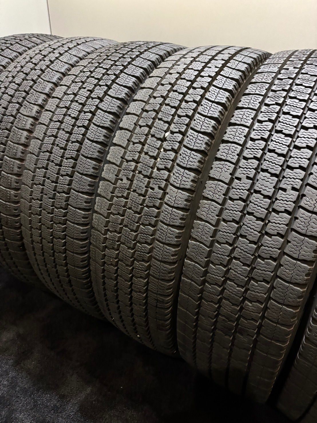 195/85R16 114/112N LT TOYO/DELVEX M935 23年製 スタッドレス 6本 ライトトラック キャンター (南9-I275)