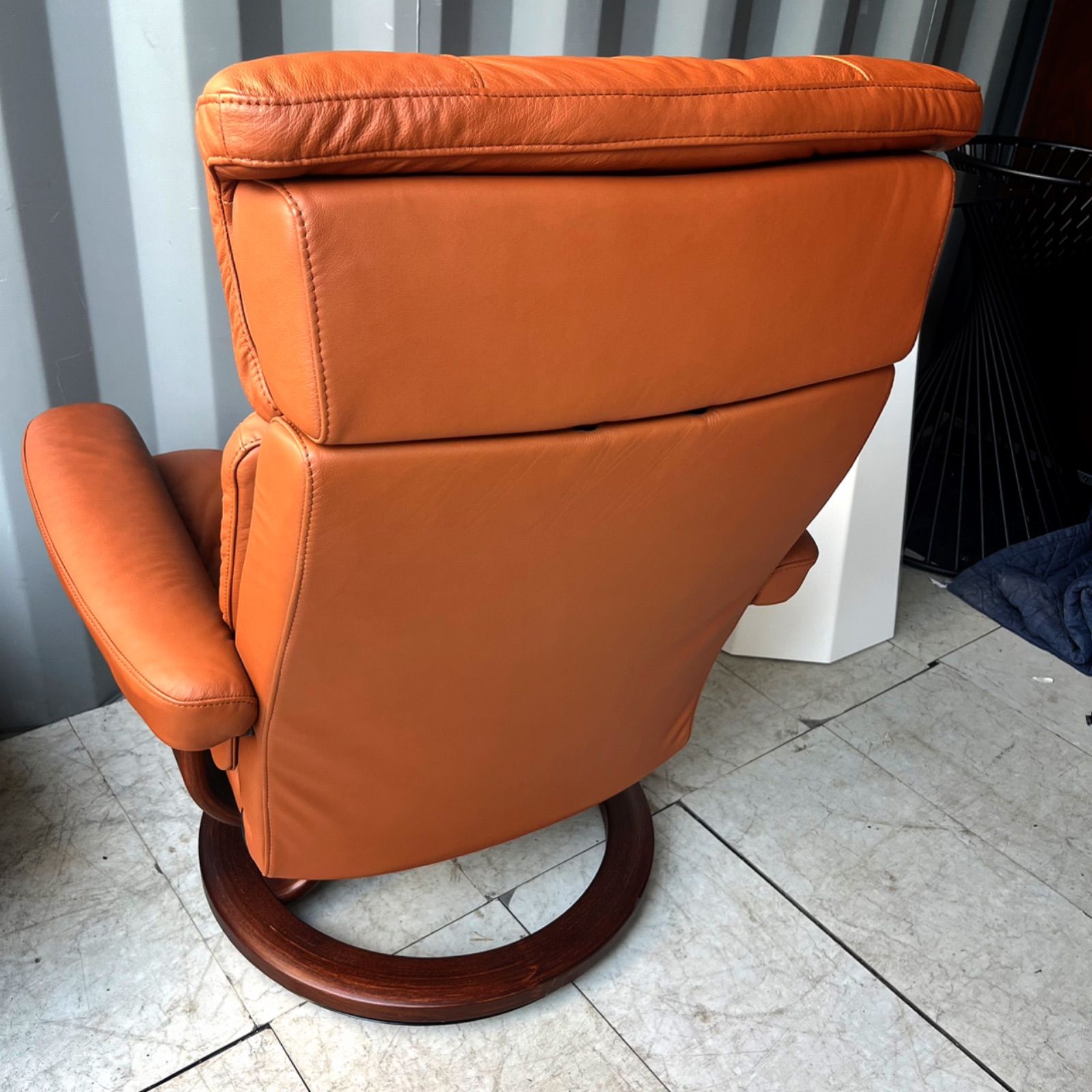 取付無料！エコーネス ストレスレス 本革オレンジリクライニング