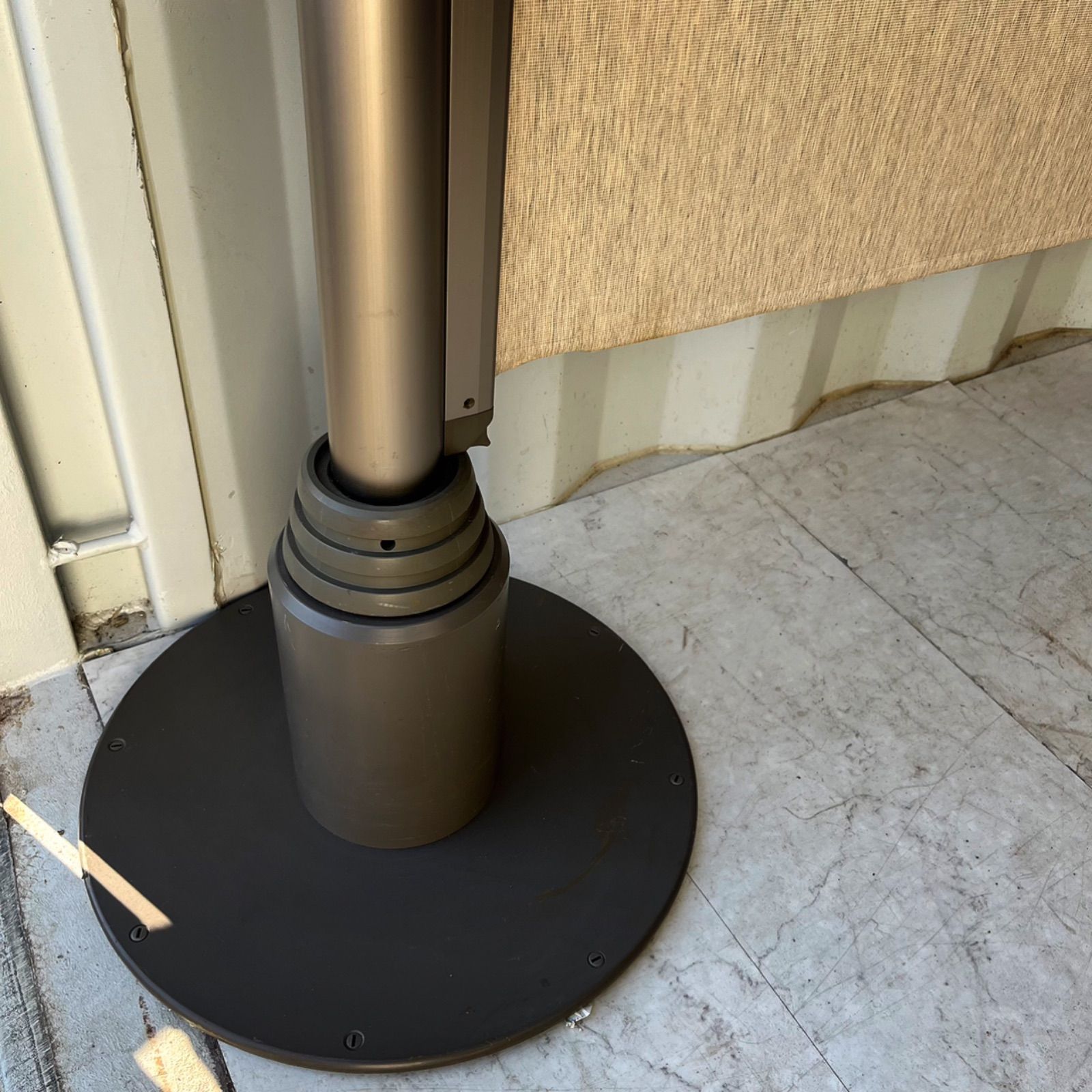 取付無料！オカムラ クロス内蔵 伸縮式ロールパーテーション