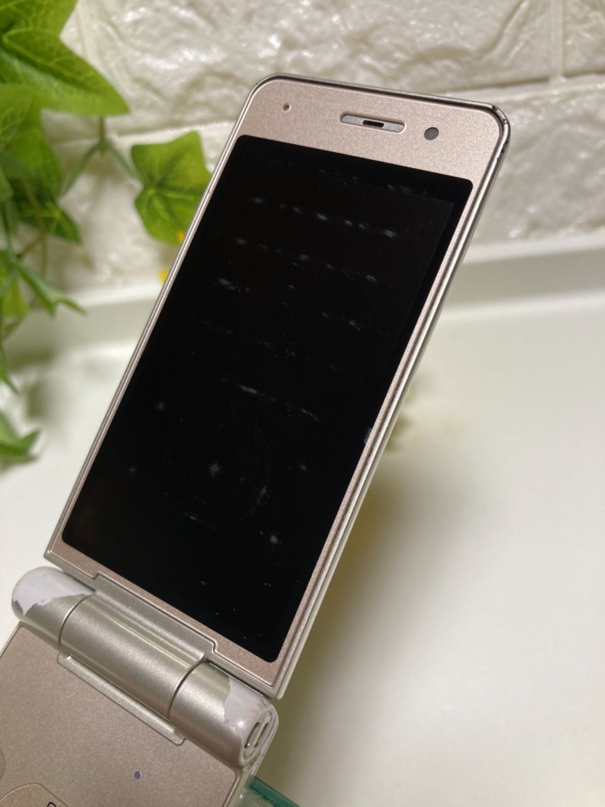 新品未使用 P-01E シャンパンゴールド　ドコモ　docomo ドコモ、iモード携帯「P-01E」のシャンパンゴールドを5/28発売