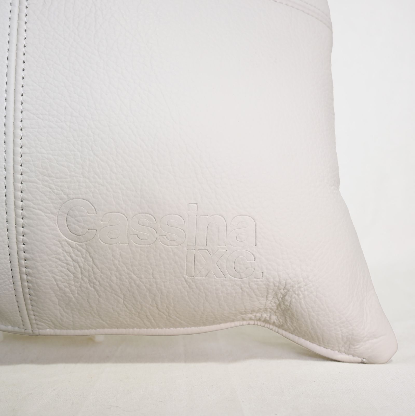 Cassina.ixc ホワイトレザー