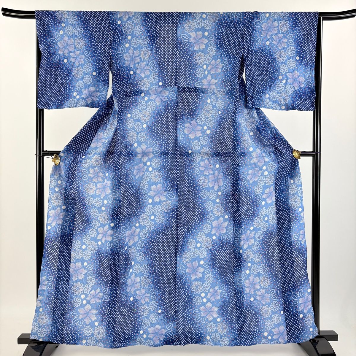 絞り浴衣　身丈164㎝ 裄 66㎝　正絹　お花 紫【中古】 浴衣 身丈160cm 裄丈64.5cm M 絞り浴衣 幾何学 青紫 綿 名品
