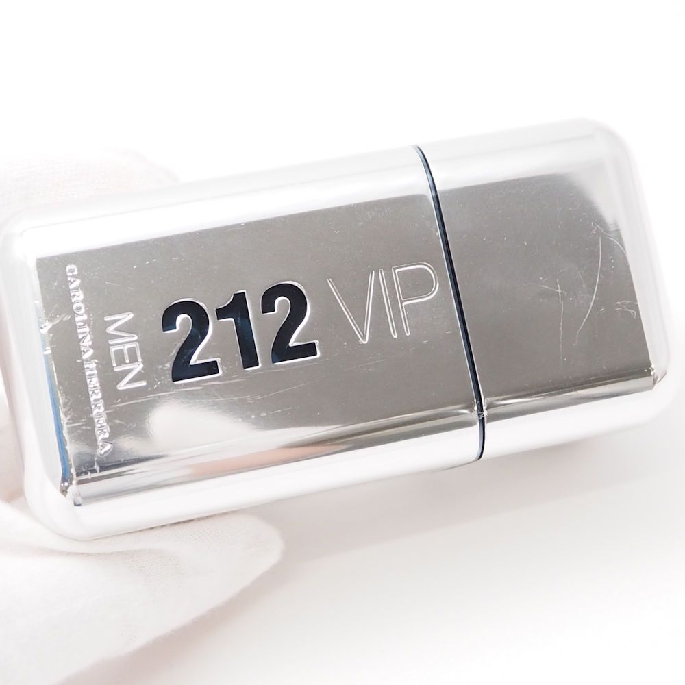 美品 CAROLINAHERRERA キャロライナヘレラ 212VIP メン オードトワレ 50ml 香水 残量多 BT291AB