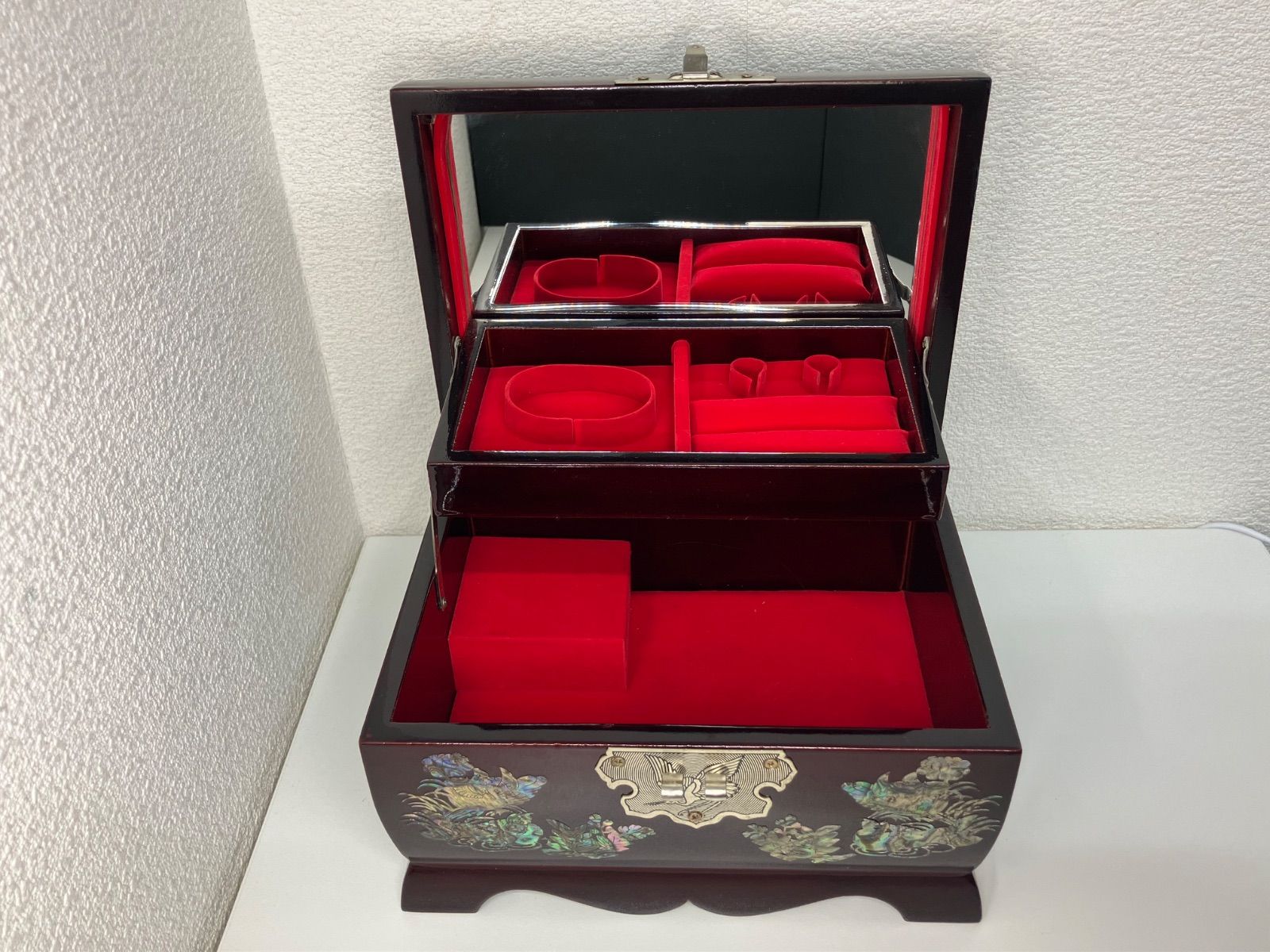 【韓国】伝統　螺鈿細工　貝殻装飾　漆器　オルゴール付き宝石箱　ジュエリーBOX 韓国伝統 螺鈿細工 貝殻装飾 漆器 オルゴール付き 宝石箱