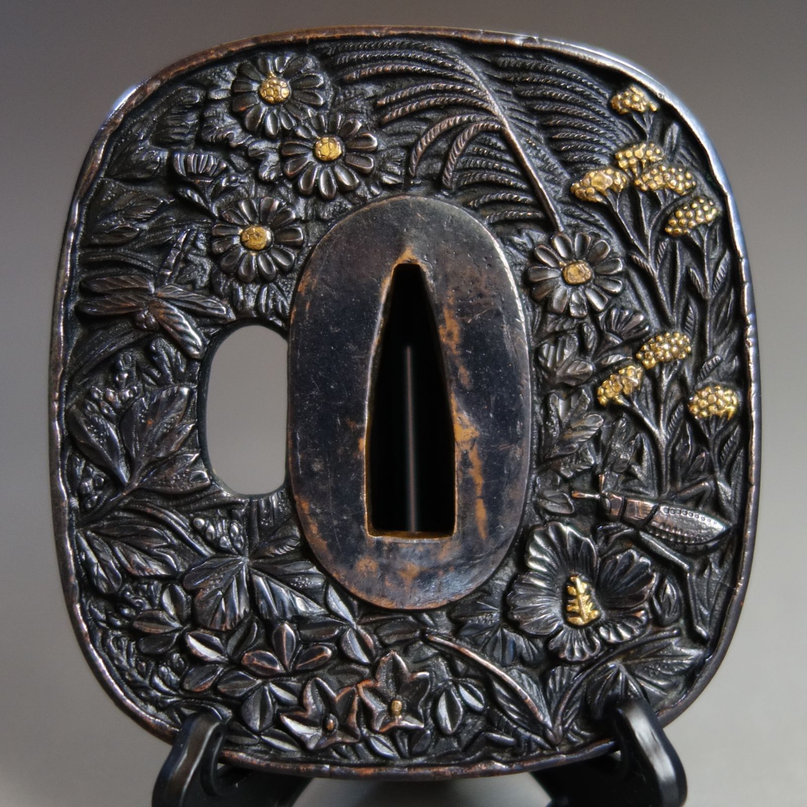 鍔 鐔 武具 骨董 刀装具 江戸時代【美濃 銅魚々子地 萩図鍔】(鍔箱付き) 鍔 鐔 武具 骨董 刀装具 江戸時代【美濃 銅魚々子地 萩図鍔】(鍔箱付き