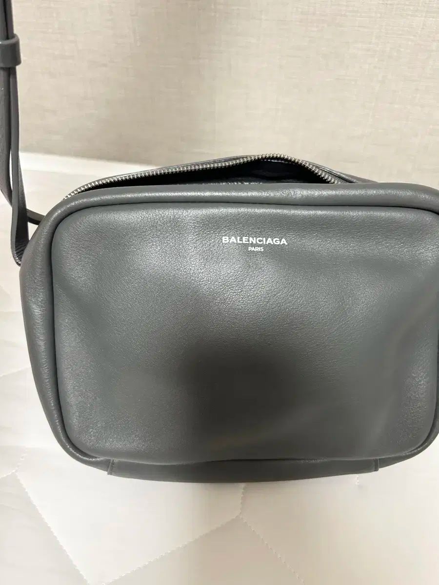 BALENCIAGA