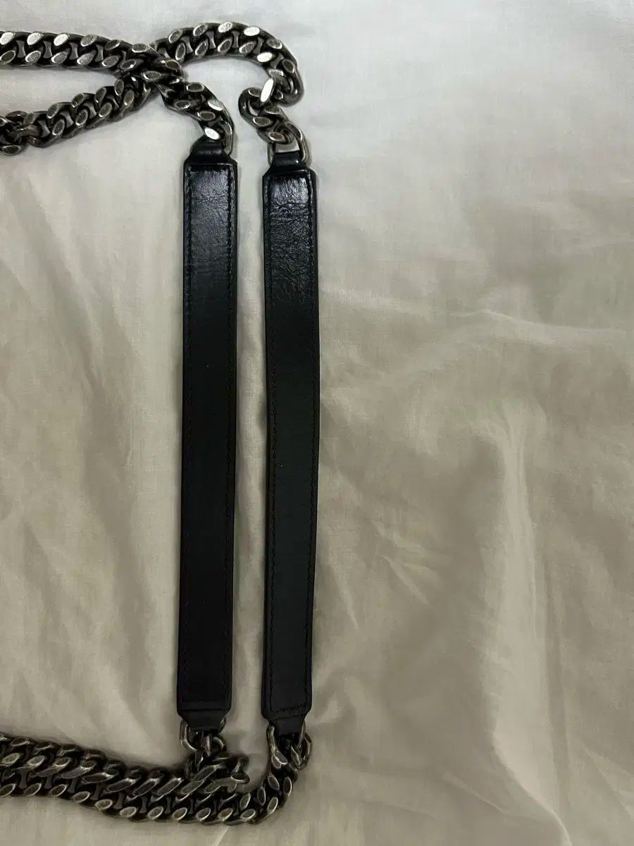 動く Saint Laurent サンローラン ニキ バッグ ミディアム Mサイズ 送料無料＆最短翌日配送！