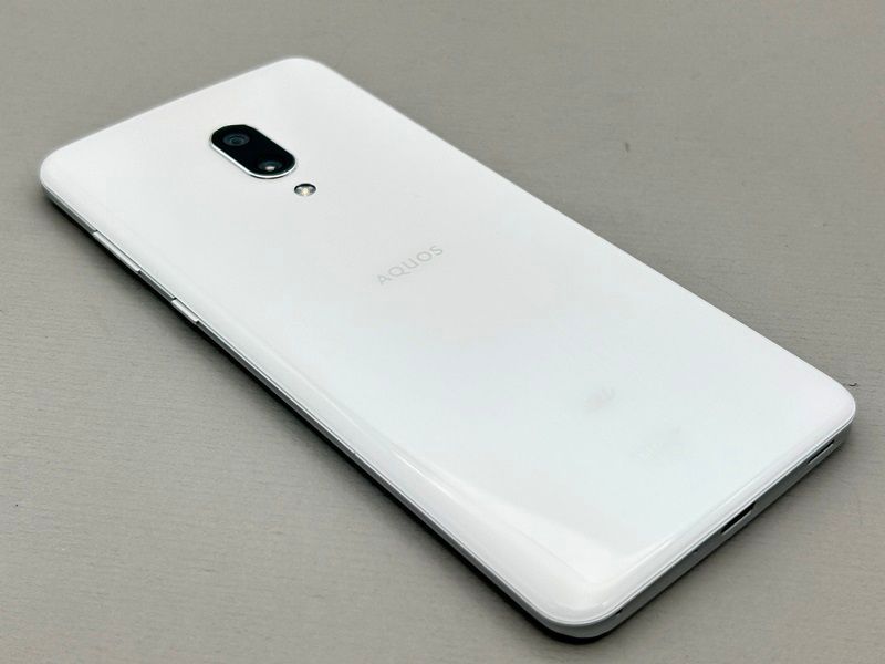 AQUOS 折りたたみ式携帯電話 ホワイト SoftBank simロック解除◎ AQUOS