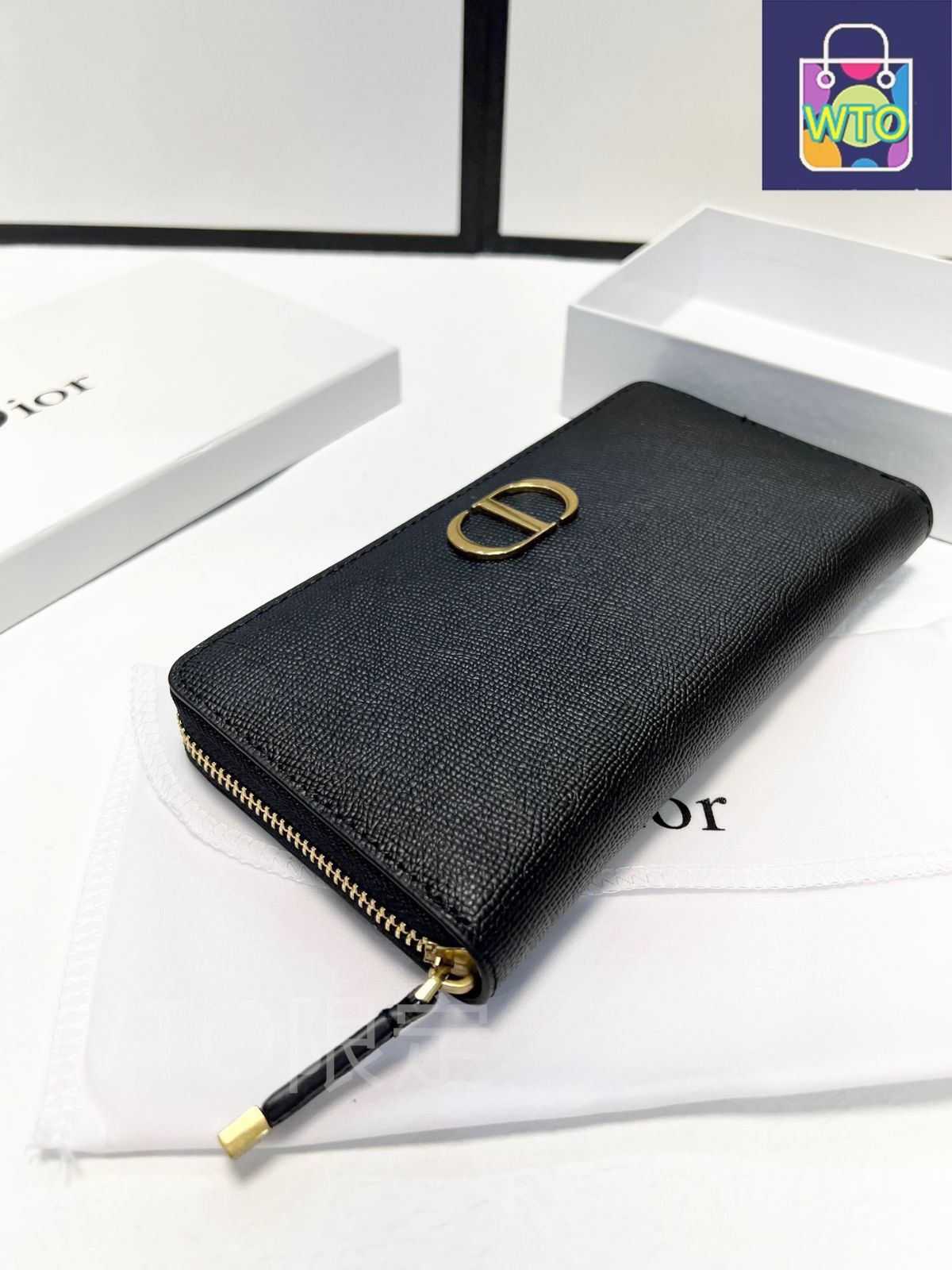 人気爆発のモノジップクラッチ