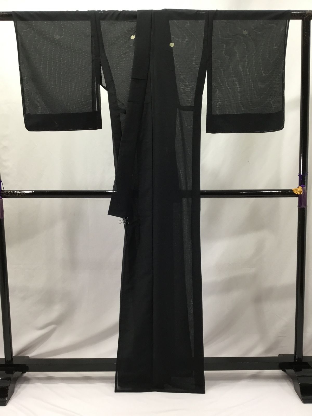 黒紋付＋長襦袢/美品/正絹/喪服/五つ紋/「下り藤」/半衿付/衿下ネームなし/仕立上がり/適応身長149～154㎝/6884 黒紋付＋長襦袢/美品/正絹/喪服/五つ紋/「下り藤」/半衿付/衿下ネーム