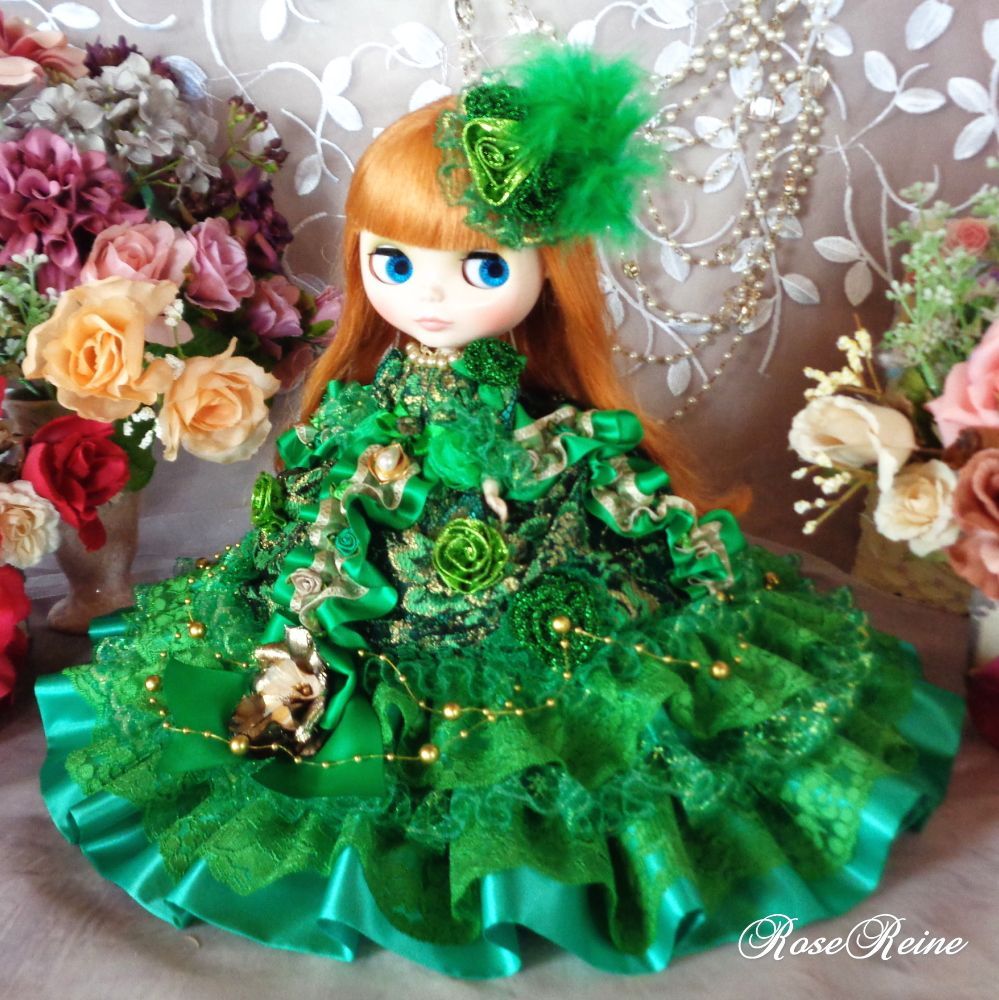 ヴィクトリア女王 高貴なハニーブラウンが輝く豪華フリルロングトレーンドールドレス ヴィクトリア女王 高貴なハニーブラウンが輝く豪華フリルロング