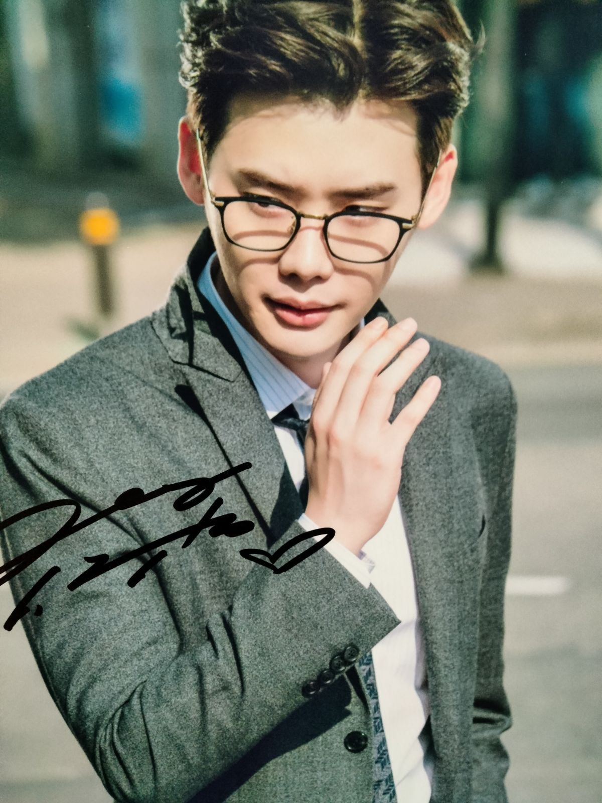 イ・ジョンソク直筆サイン入り超大型写真…Lee Jong Suk…君の声が聞こえる… - メルカリ