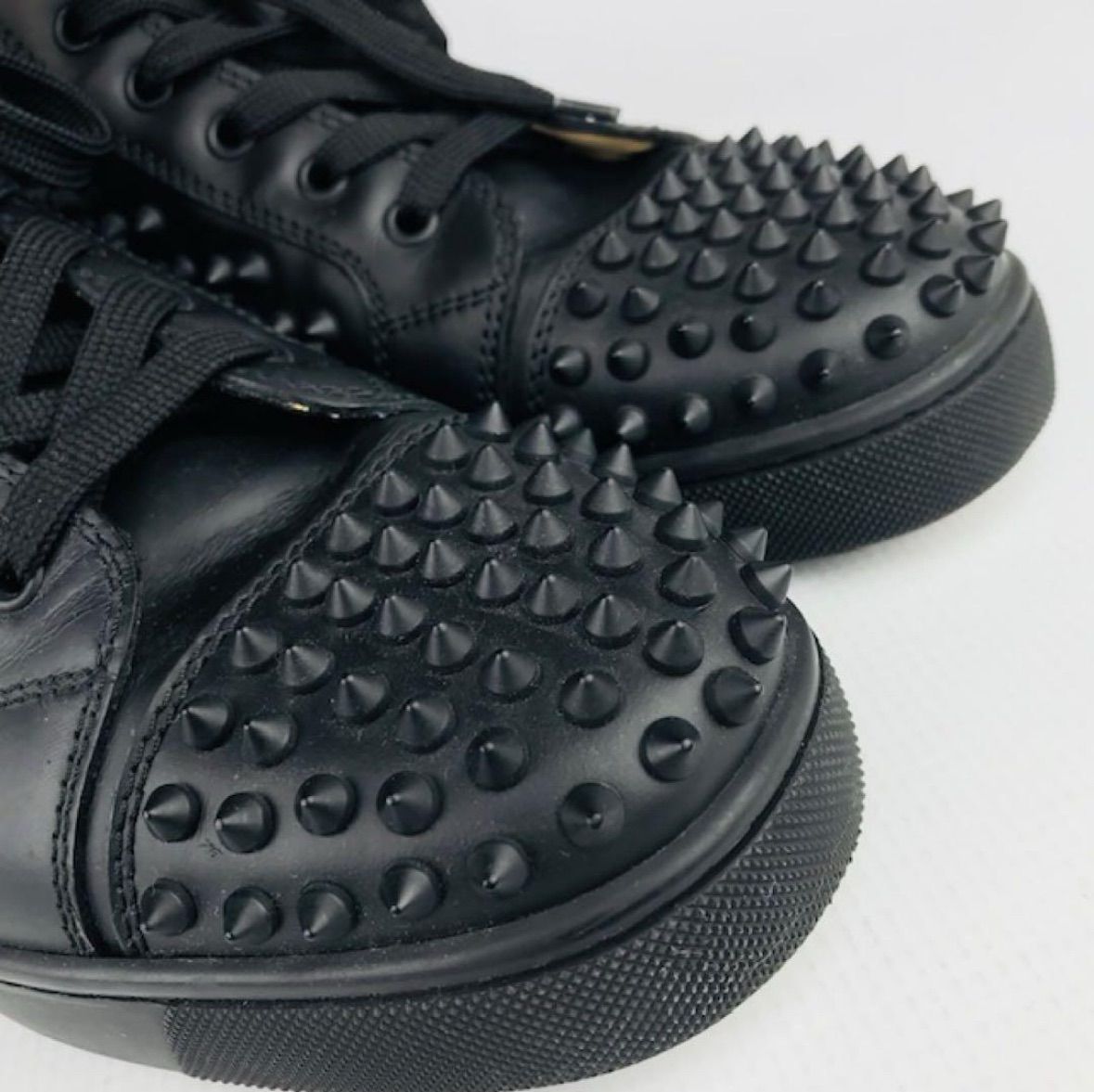 美品☆クリスチャンルブタン・レザー スパイクスタッズ付 スニーカー