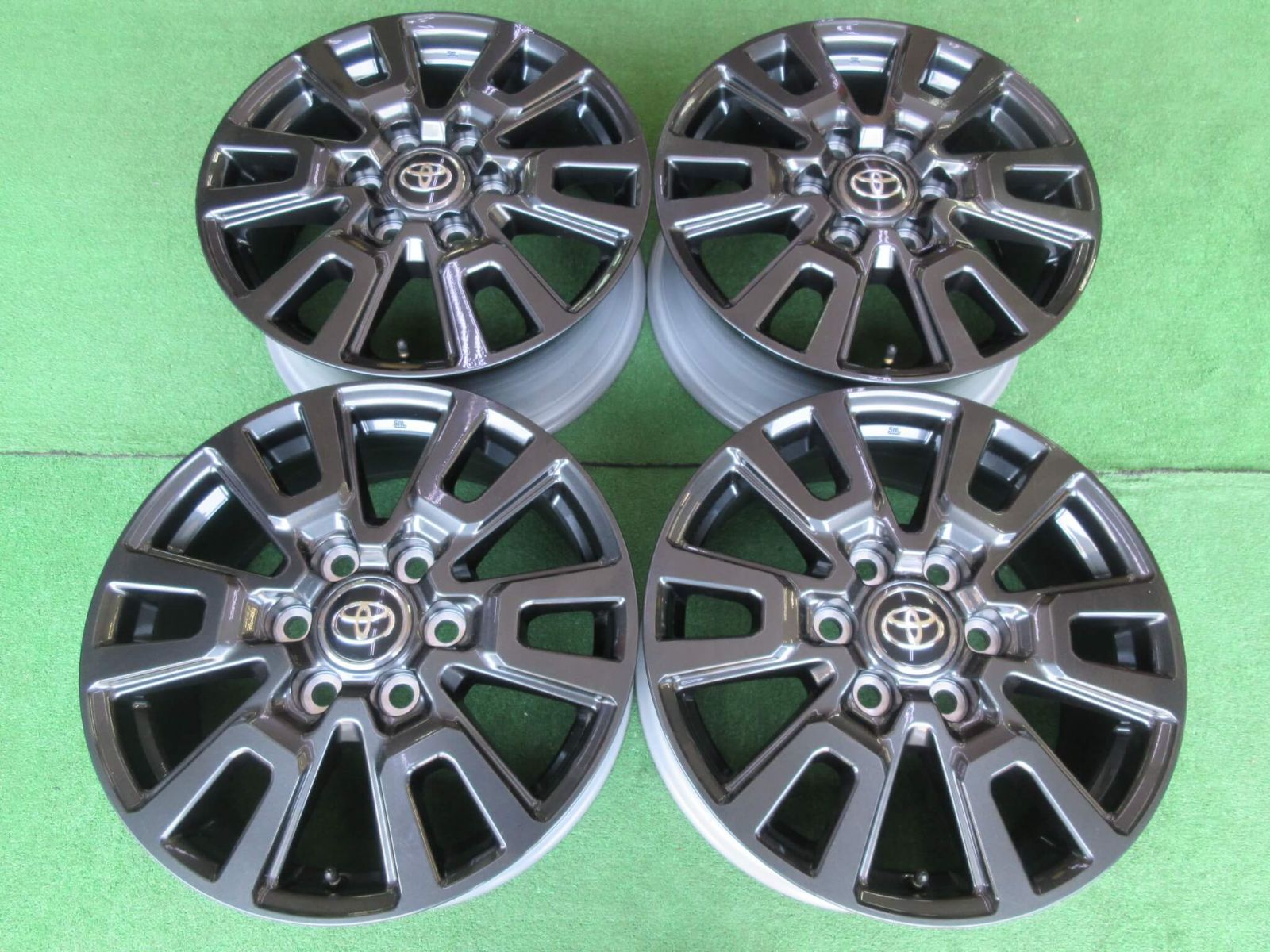 トヨタ ランドクルーザー２５０ＶＸ 7.5J-18 6H139.7 60 新車外しの為程度良好です♪