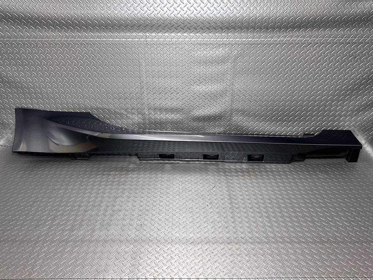 送料無料【新車外し】GR86 純正サイドステップ右 灰メタP8Yガンメタリック C190100410(96051CC000##) ZN8 (23080126)