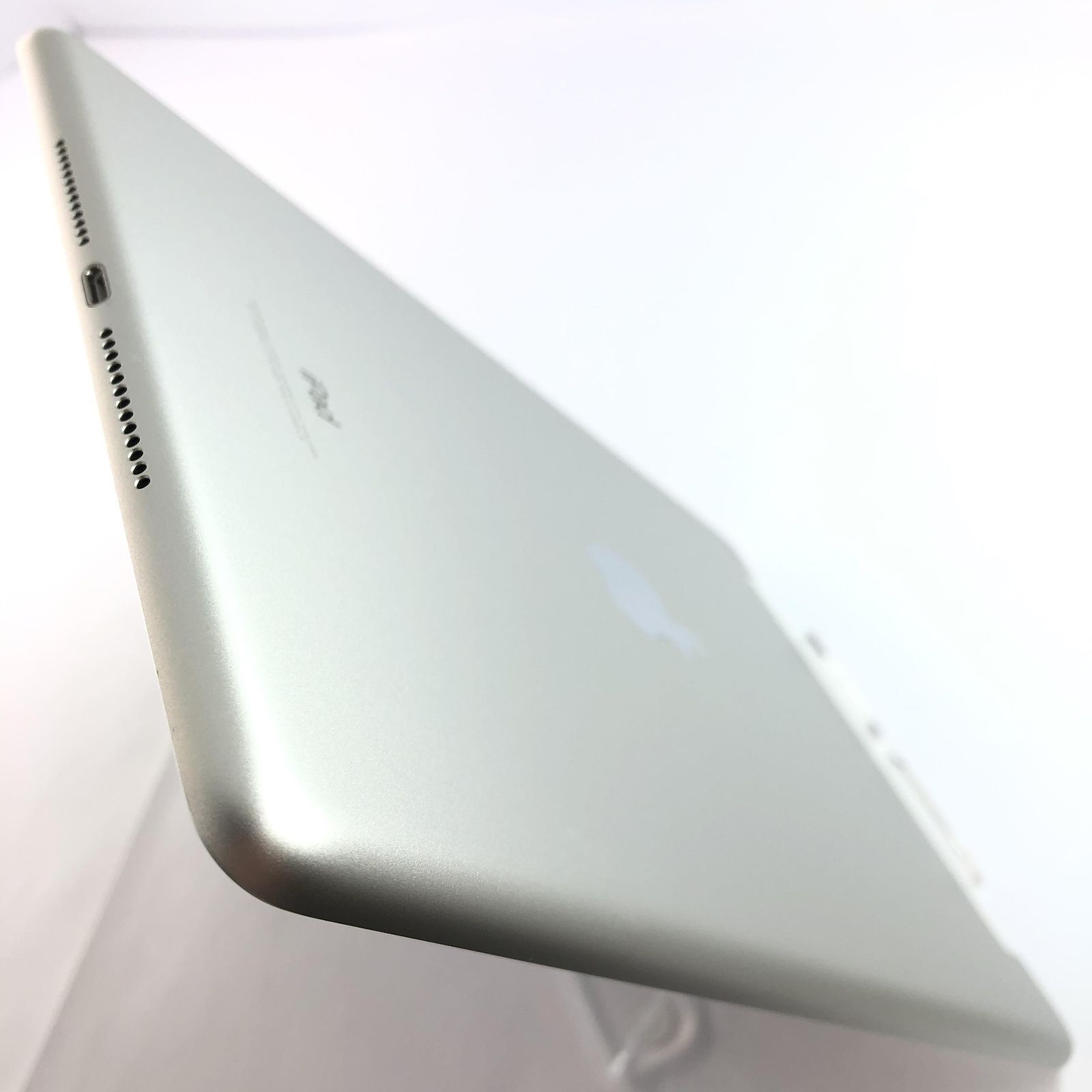 良品】iPad (第5世代) Wi-Fi + Cellular/32GB/355804085681076 【公式 