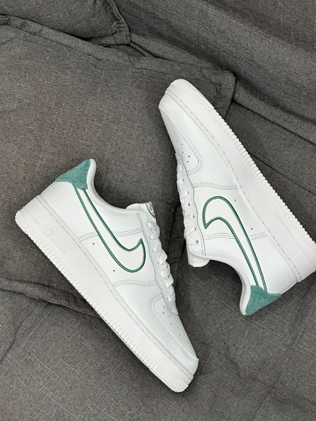 【NIKE】Air Force 1 '07 LV8 エアフォース 1 ナイキスニーカー NIKE AIR FORCE 1'07 LV8 - ナイキ エア フォース 1'07 LV8