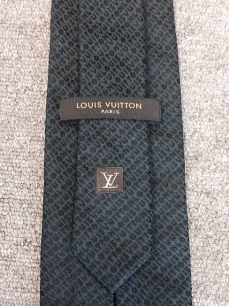 美品！格安！ルイヴィトン 総ロゴ 100%シルク ネクタイ