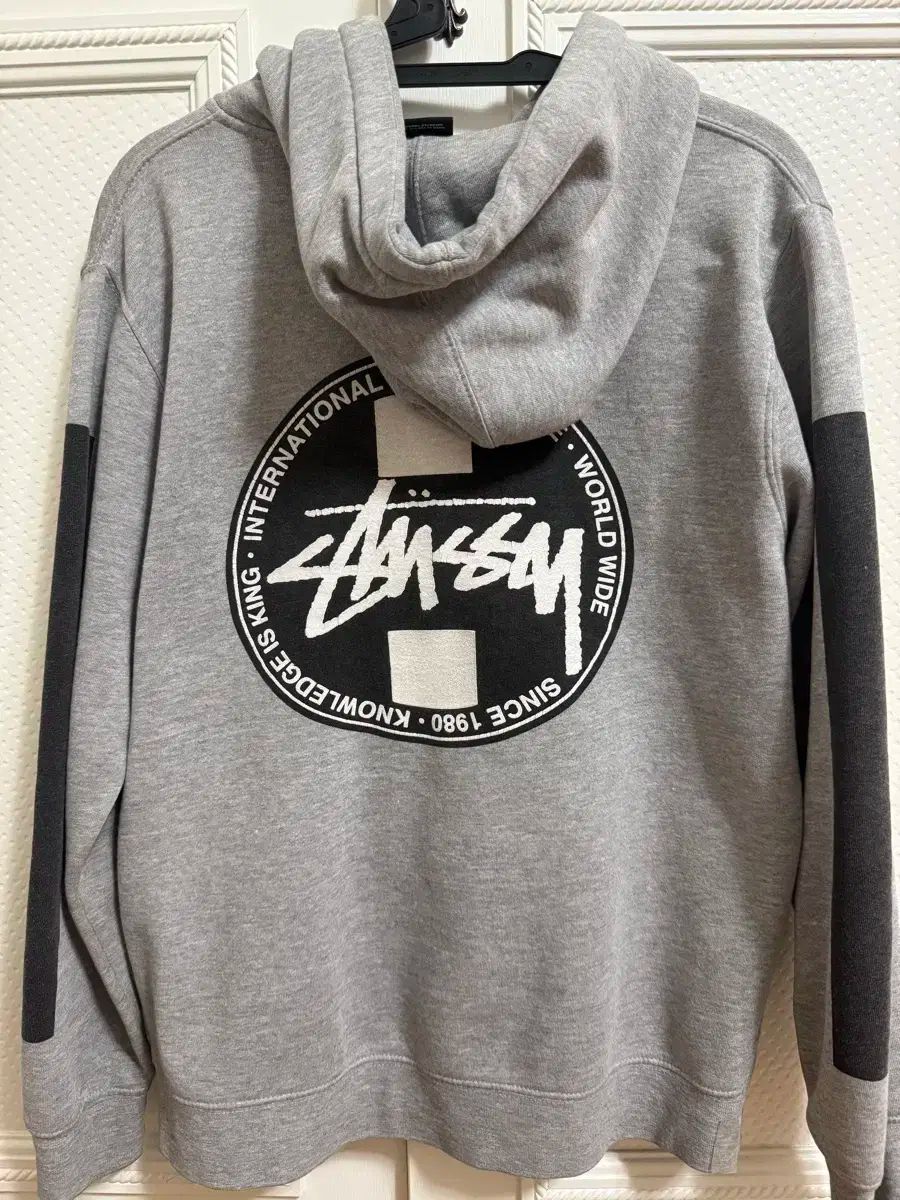 STUSSY ステューシー ジップアップパーカー フード付き オールドスクール