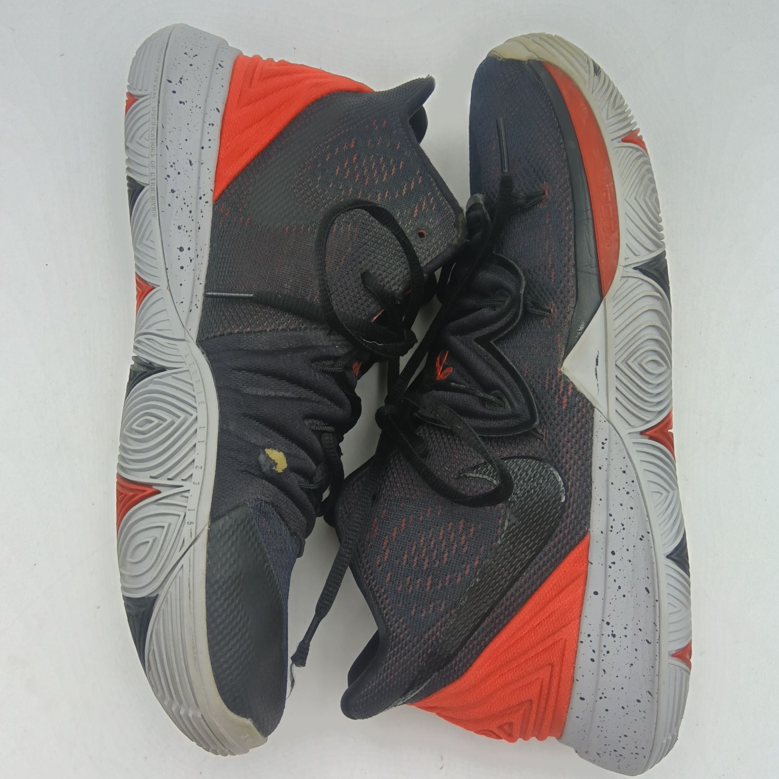 Nike Kyrie 5 スニーカー ブラック/レッド