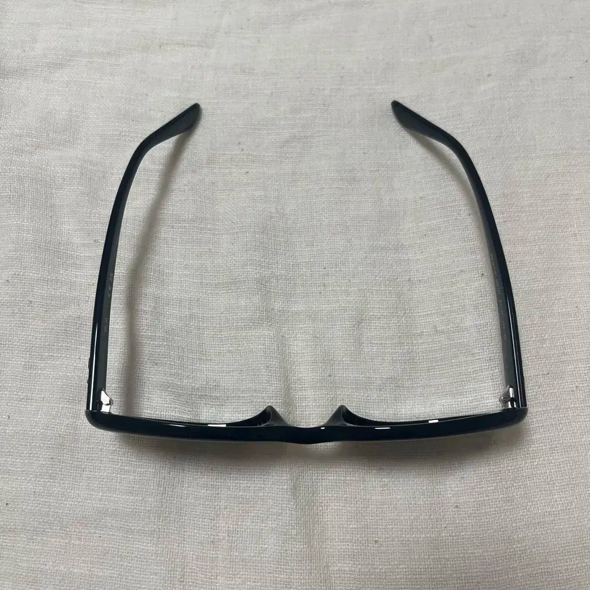 ブラック オーバル