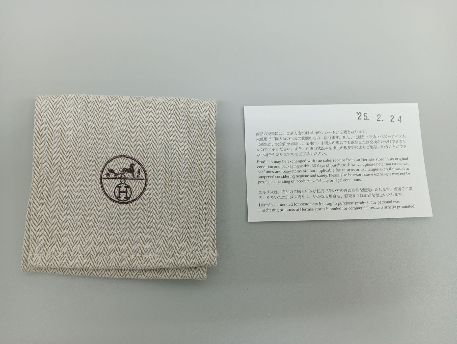 グレージュ系×ゴールド