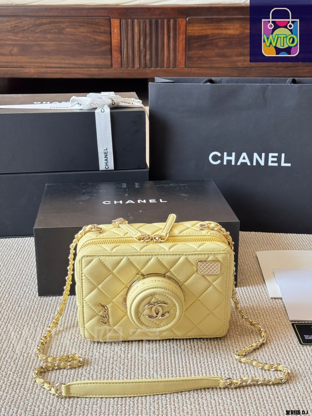 【存在感あるコンパクトサイズ♡】CHANEL ミニカメラバッグ CHANEL♡カメラバッグが使いやすい | アラサー会社員ママの日記