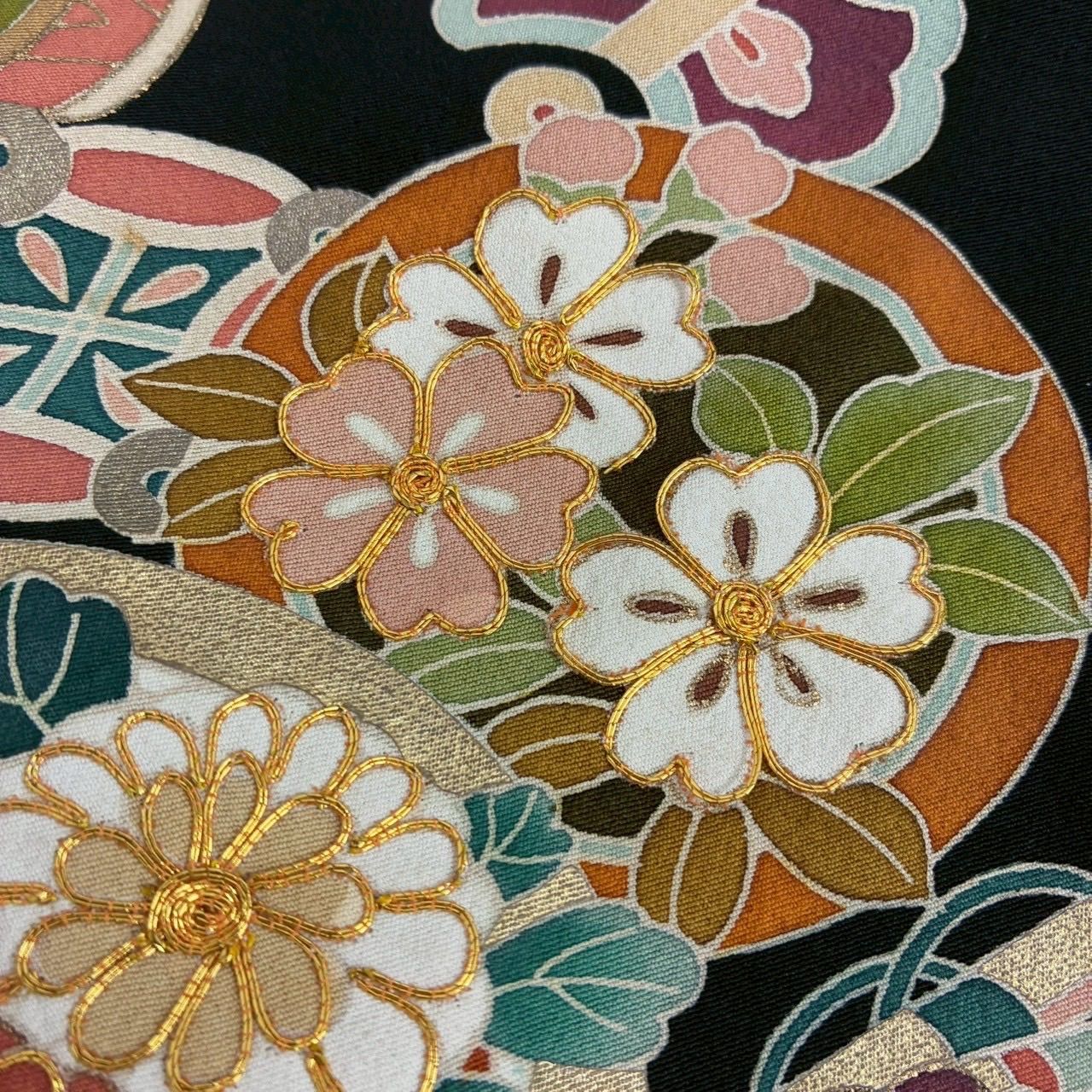 金駒刺繍 宝尽くし 黒留袖 正絹 裄65.5 比翼 袷 着物 MK-457 - メルカリ